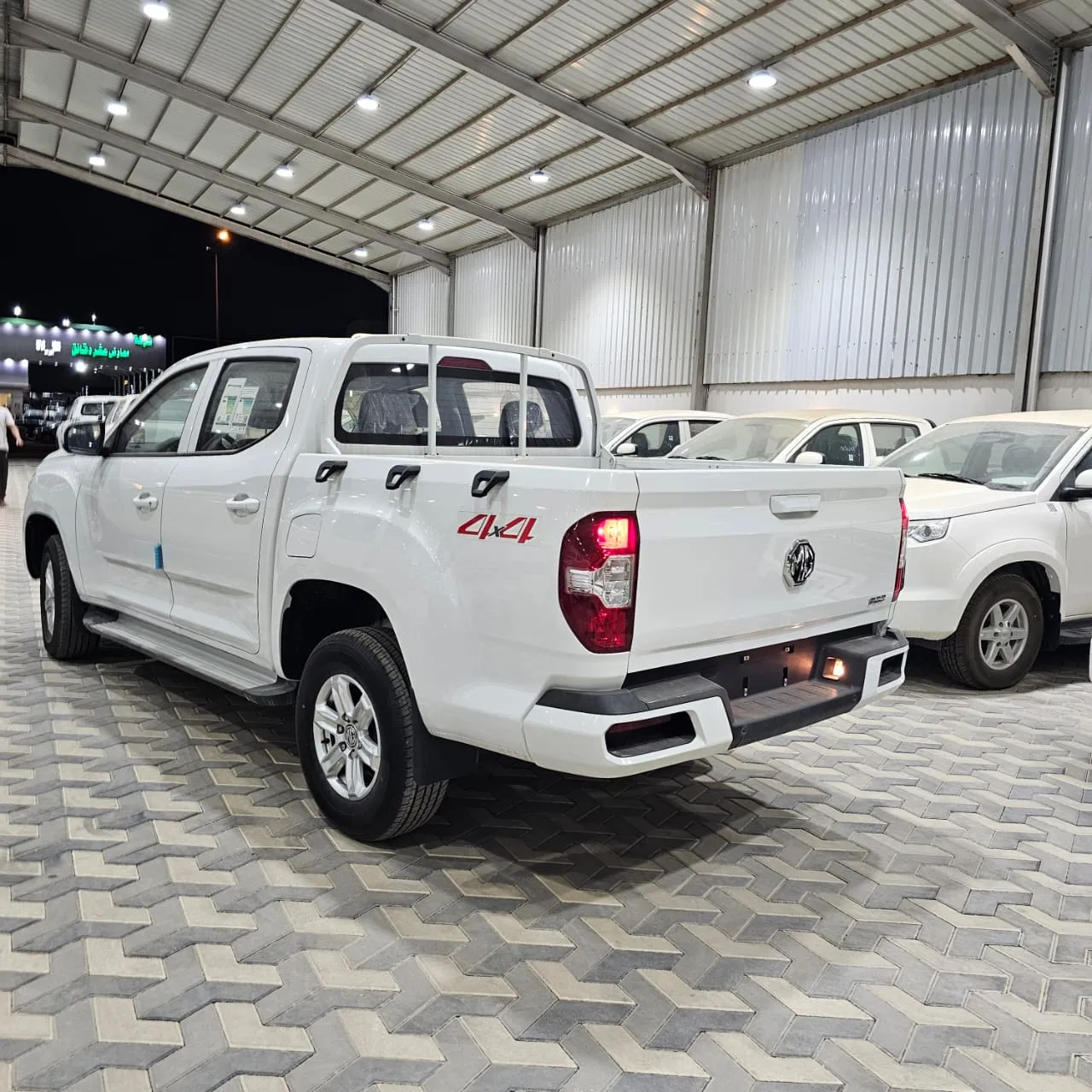 بيك اب ام جي T60